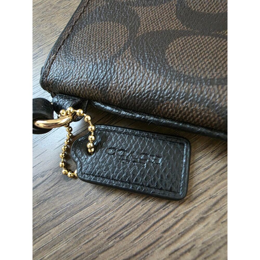 NEW Coach Corner Zip Wristlet in Signature Canvas - Picture 5 of 9